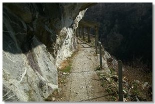 La mulattiera che porta a Codera. Foto di M. Dei Cas
