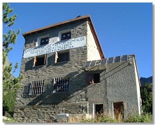 Il rifugio Falck. Foto di R.Moiola 2000